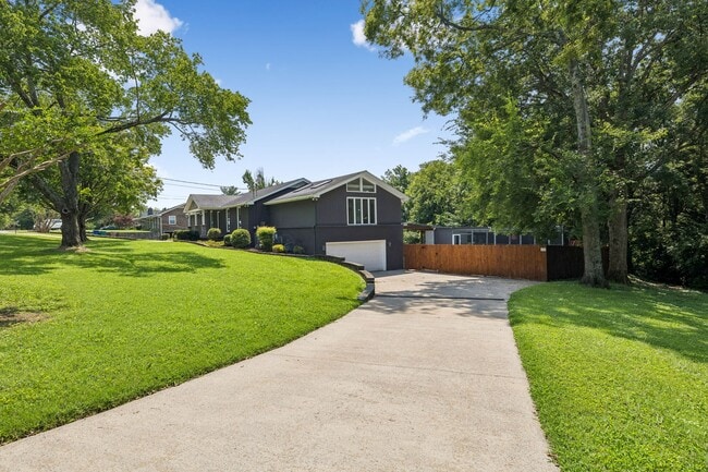 Building Photo - 326 Draper Cir