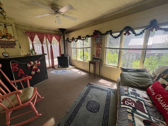 Building Photo - Beautifully Furnished Three Bedroom Home