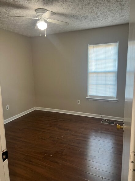 Building Photo - 3543 N Hopkins Ct