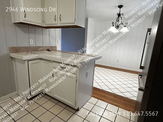 Building Photo - 2946 Windsong Dr