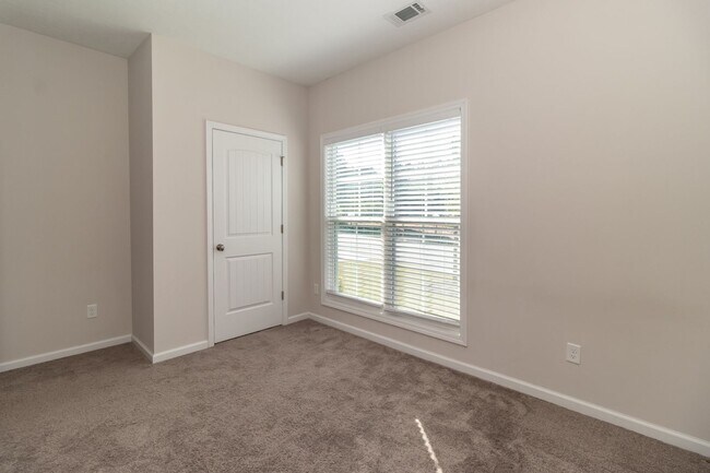 Building Photo - Like New, 4/2, Ranch Home In Grovetown!