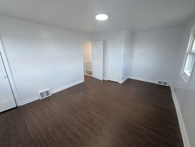 Building Photo - Stunning 3 Bedroom Home - Mayfair