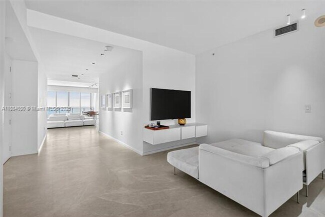 Building Photo - 9705 Collins Ave