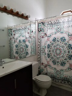 Upper Level Bathroom - 6303 Colony Cir