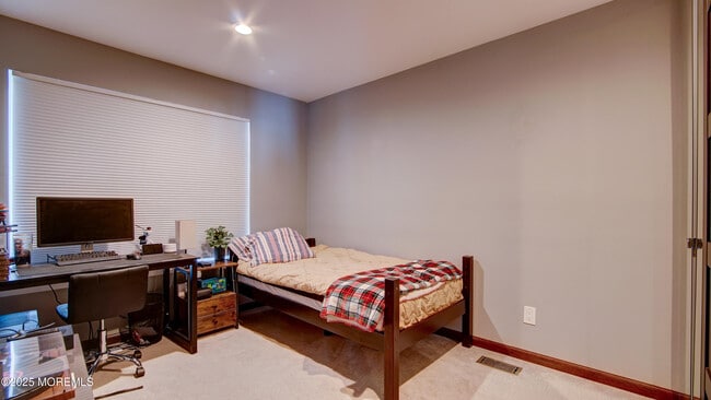 Building Photo - 141 Chestnut Way