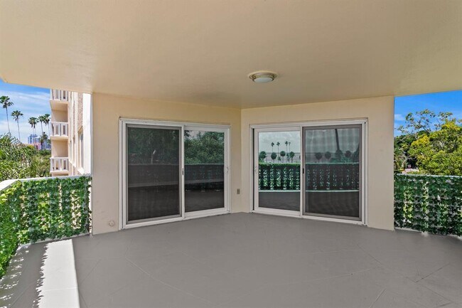 Building Photo - 1200 N Shore Dr NE