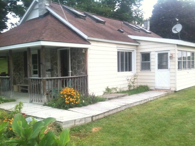 Building Photo - 208 Co Rd 46