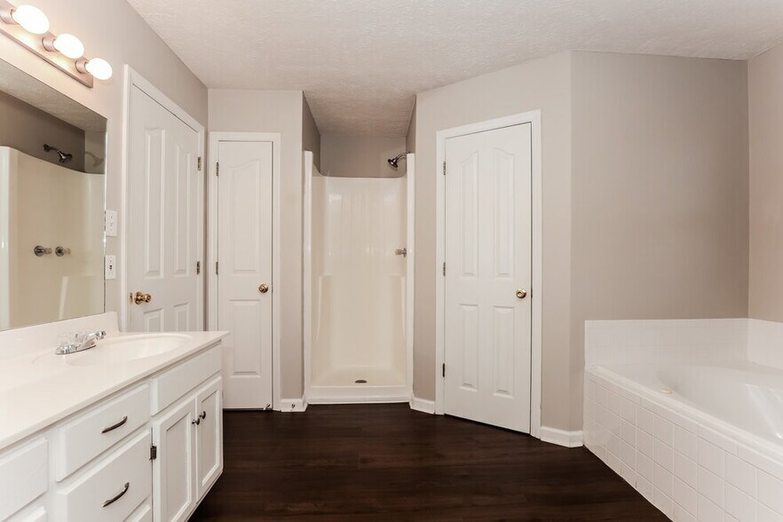 Building Photo - 1818 Pennington Dr