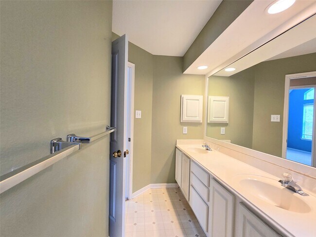 Building Photo - 134 W Greywing Cir