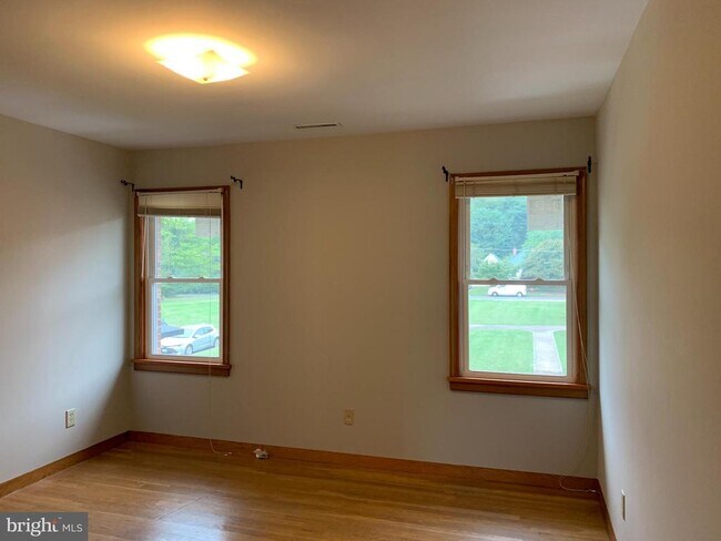 Building Photo - 111 Green St