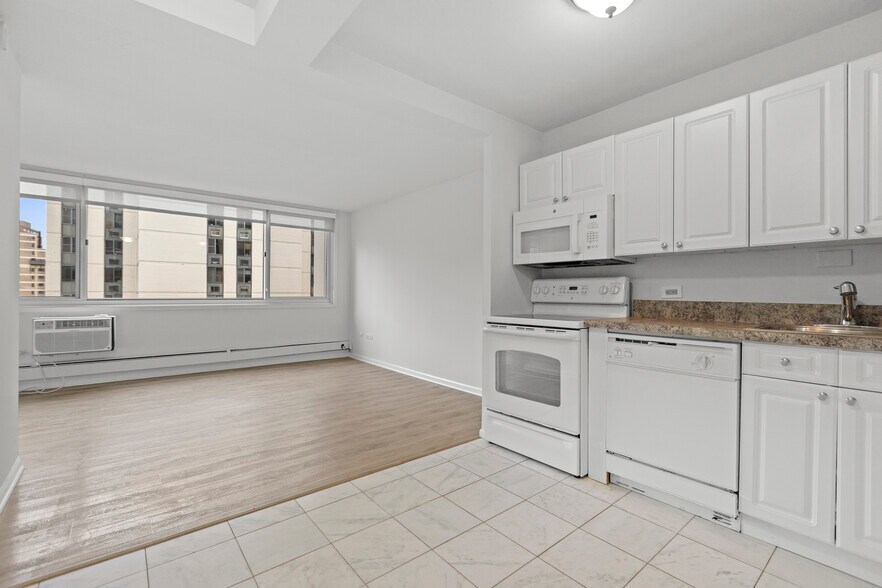 Building Photo - 1344 N Dearborn St