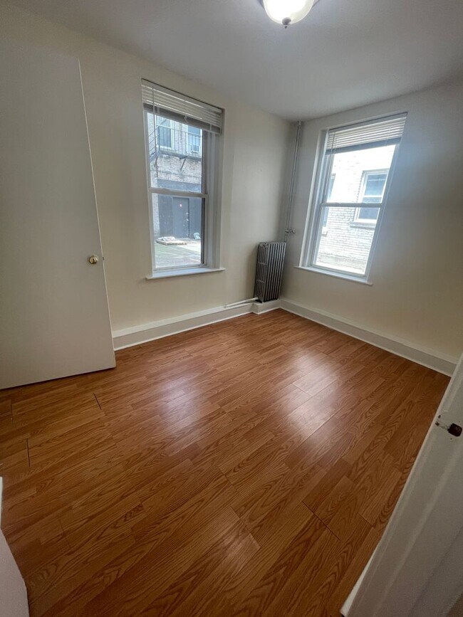 Building Photo - Renovated 1  bed , Sunny and Spacious, Utilities and laundry Inc Close to train 1 free Month