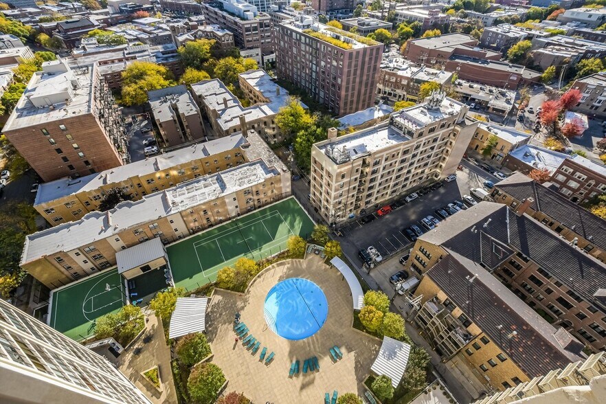 Building Photo - 3930 N Pine Grove Ave