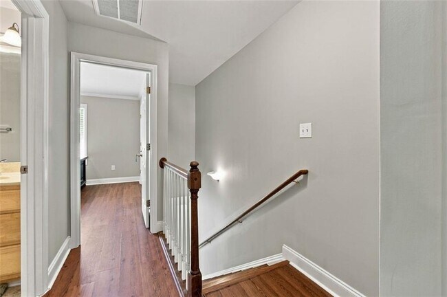 Building Photo - 105 Whitehead Rd