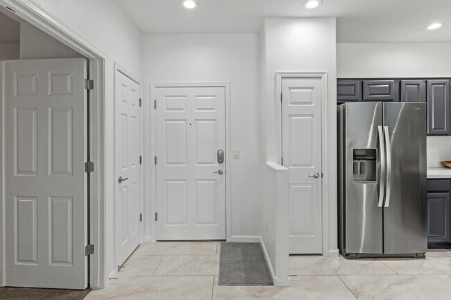 Building Photo - 14000 N 94th St