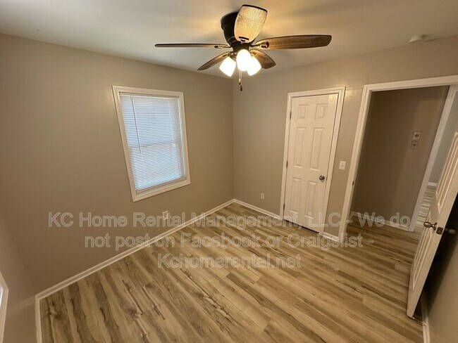 Building Photo - 5029 NE 56th Pl