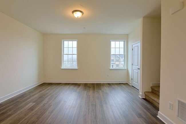 Building Photo - 3 Bedroom Townhome!