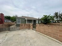 Building Photo - Charming 3 Bed/2 Bath NE Bakersfield Home w/ RBP & $0 Deposit Option