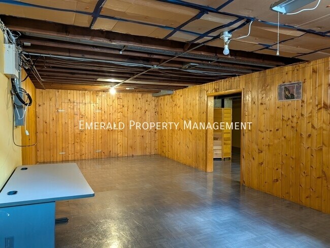 Building Photo - 127 Hilton Ave