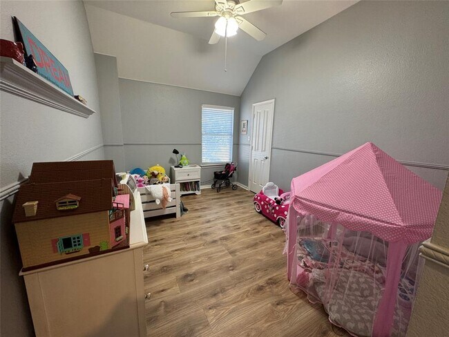 Building Photo - 17800 Kilkenny Dr