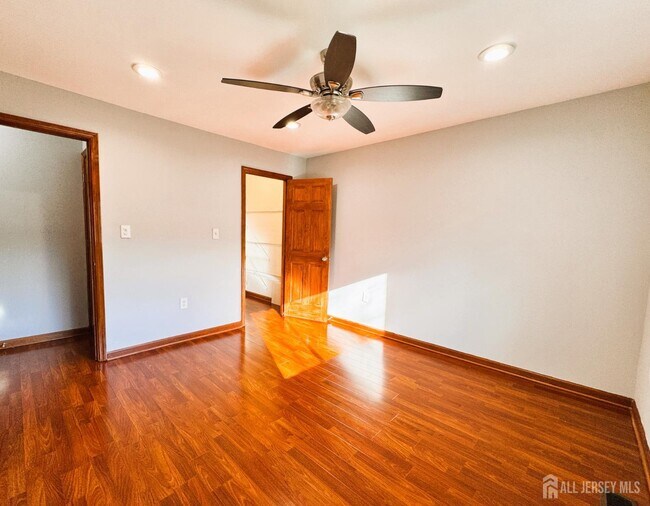 Building Photo - 160 Thoreau Dr