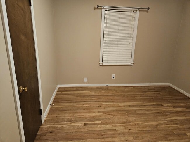 Building Photo - 2832 Clyburne St