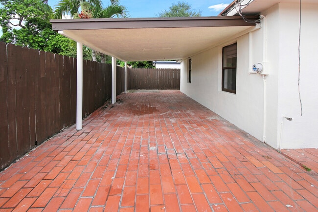 Building Photo - 800 NW 101st St