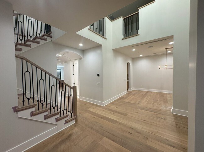Building Photo - 3312 Kenilworth Dr