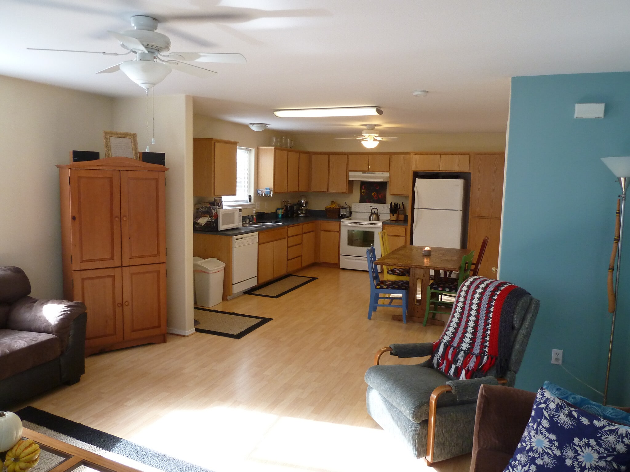 Kitchen & Living Room - 513 N Jefferson St