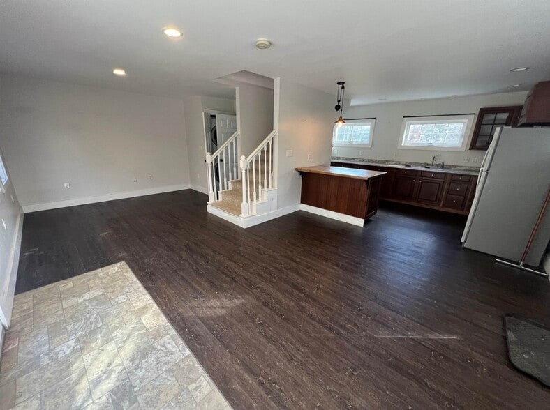 Building Photo - 331 Weare Rd