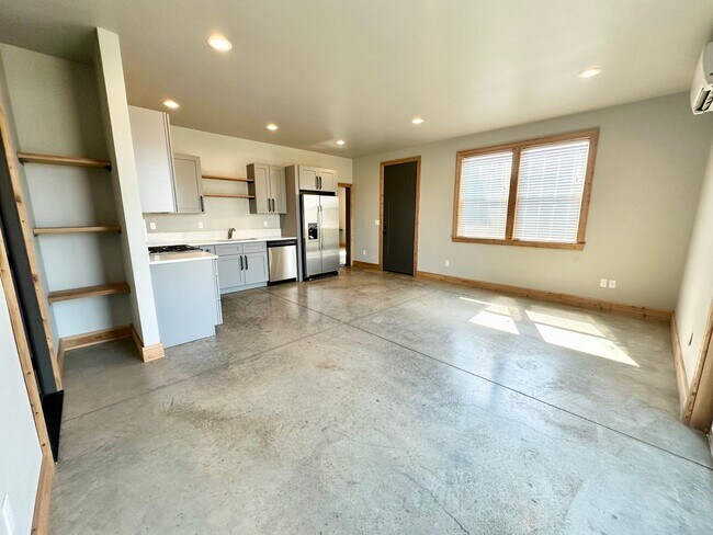 Building Photo - 121 E 26th Ave