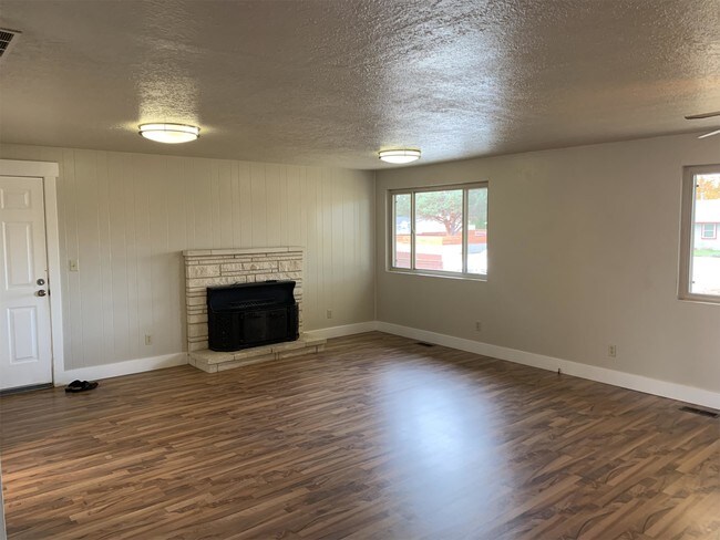 Building Photo - 6320 Shandee Dr