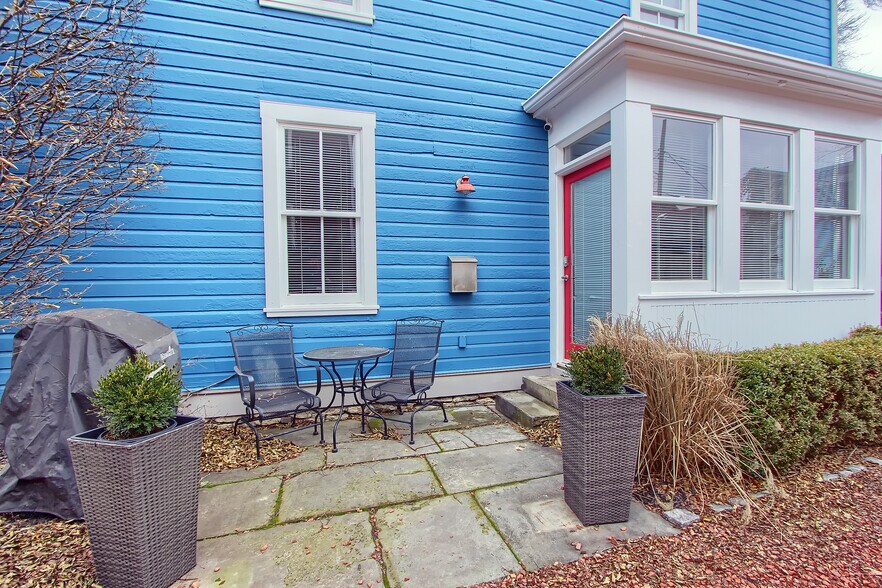 Building Photo - 136 Punta Alley