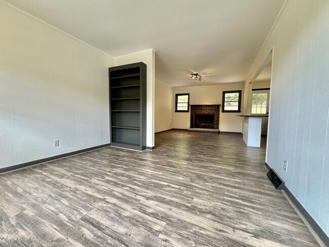 Building Photo - 2256 S Berrys Chapel Rd