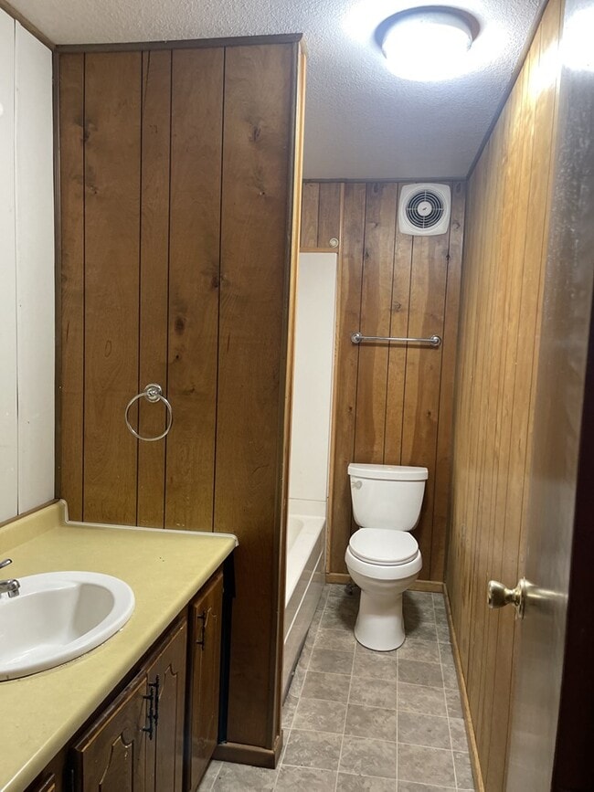 Building Photo - 214 NW Ave I