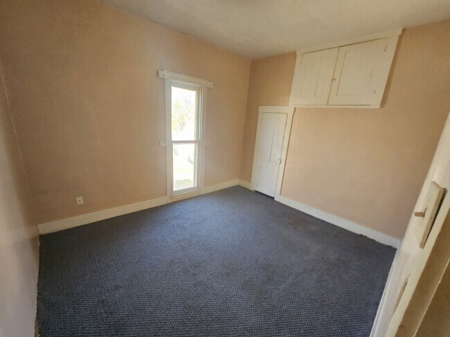 Building Photo - 644 N Howard St