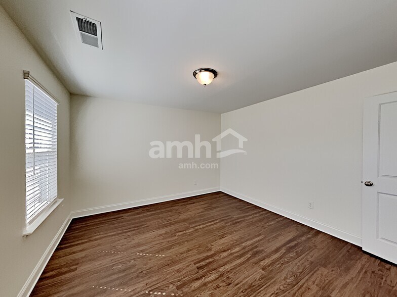 Building Photo - 205 Stowe Rd