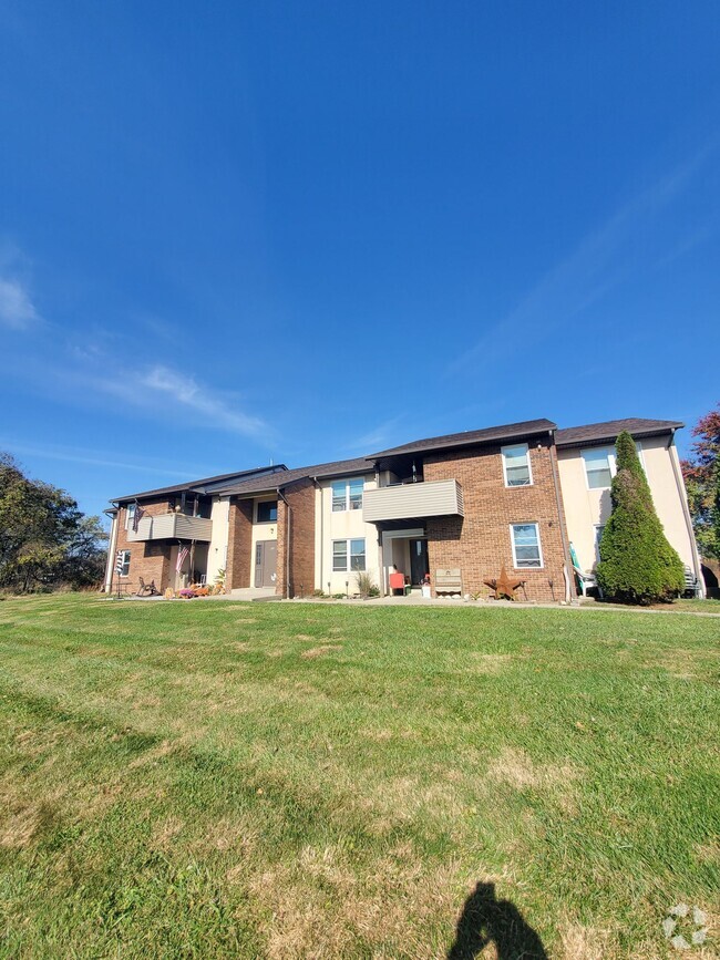 Building Photo - MeadowBrook Apartments