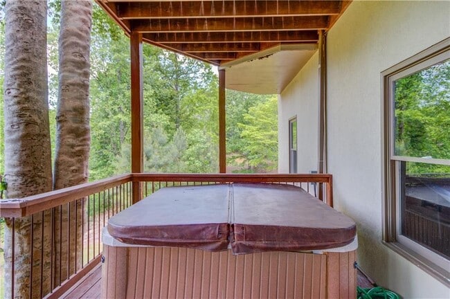 Building Photo - 2870 Roanoke Rd