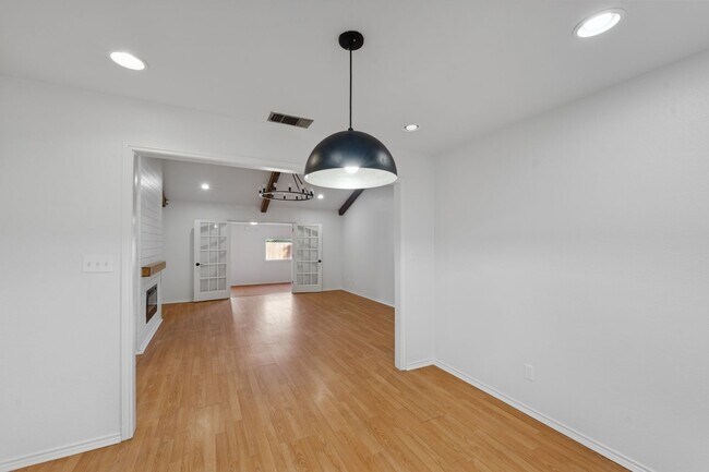 Building Photo - Modern Comfort, Warm Vibes Mission Gem