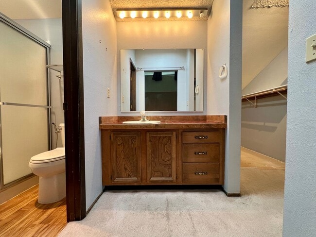 Building Photo - Beautiful 2 Bed, 2 Bath Townhome with Community Pool, Gym & Clubhouse!