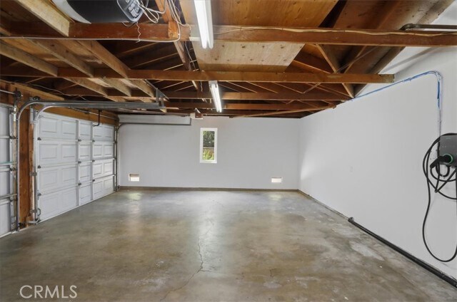 Building Photo - 16540 Wagon Wheel Dr