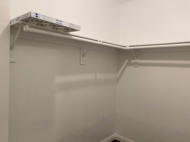 Building Photo - Fantastic 1 bed and 1 Bath with balcony an...