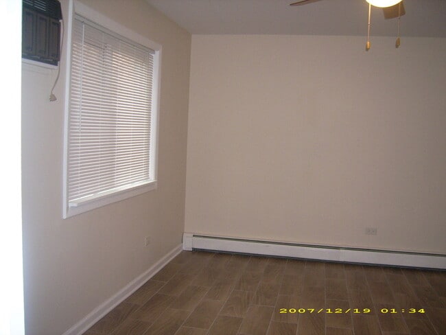 Building Photo - 115 E Dundee Rd