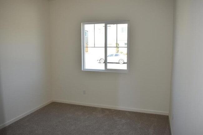 Building Photo - 4284 Lasalle Dr