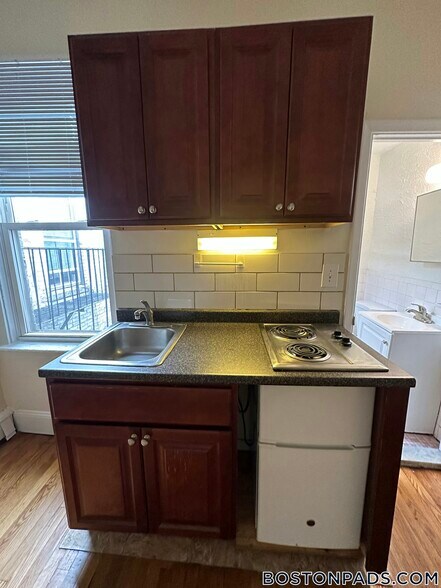 Primary Photo - 51 S Huntington Ave