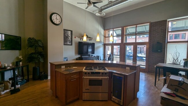 Building Photo - FANTASTIC LUXURY CONDO IN BALLPARK NEXT TO COORS FIELD!  FULLY-FURNISHED!