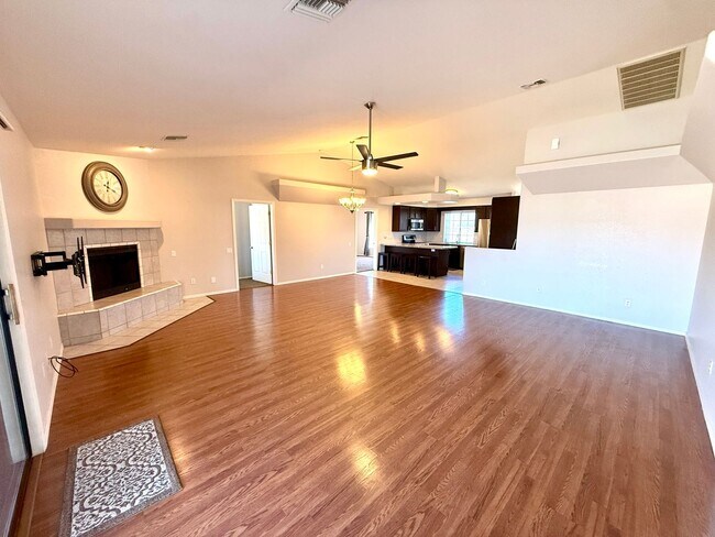 Building Photo - Custom 3 Bedroom, 2.5 Bath Home w/Bonus Ro...