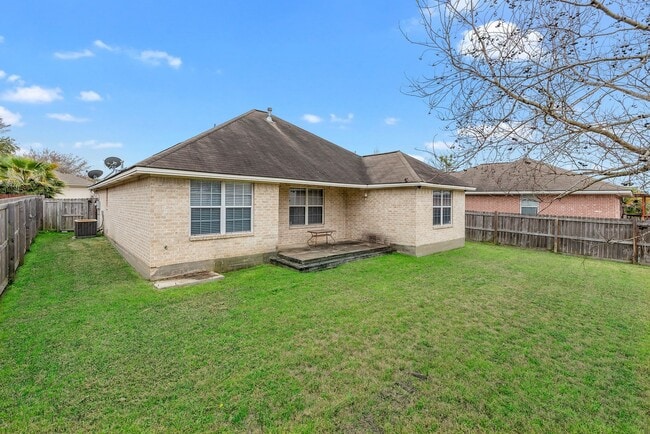 Building Photo - AVAILABLE AUGUST 2026 - Charming 3 bed/ 2 ...