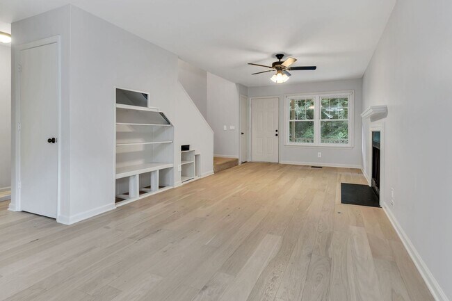 Building Photo - 5535 Thalman Dr